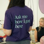 open day, student ambassador open to help during student event, wearing an 'ask me how i got here?' 极速赛车168开奖官网开奖记录历史查询赛果-极速168直播号码赛车结果预测官网 Trinity Laban branded t shirt